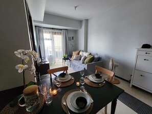 Smart TV - Abode @The Radiance Manila Bay. Your home away from home. (Pasay)