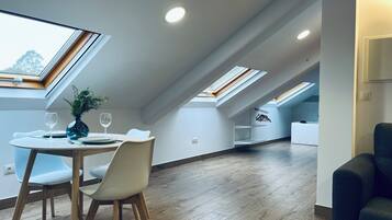 Superior appartement, hot tub | 1 slaapkamer, donzen dekbedden, bedden met traagschuimmatras
