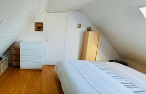 2 chambres, fer et planche à repasser, Wi-Fi, draps fournis