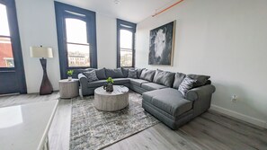 Smart TV - Unique Apartment in Easton's Heart (Easton)