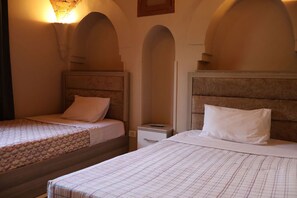 2 bedrooms, WiFi, bed sheets - Ground floor apartment at Malkata House on the West Bank of Luxor (Luxor)