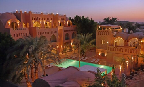 Malkata House - 32 ppl - Desert Oasis: Pool & Dine