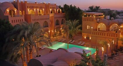 Malkata House - 32 ppl - Desert Oasis: Pool & Dine