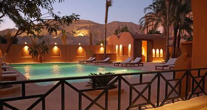 Malkata House - 32 ppl - Desert Oasis: Pool & Dine