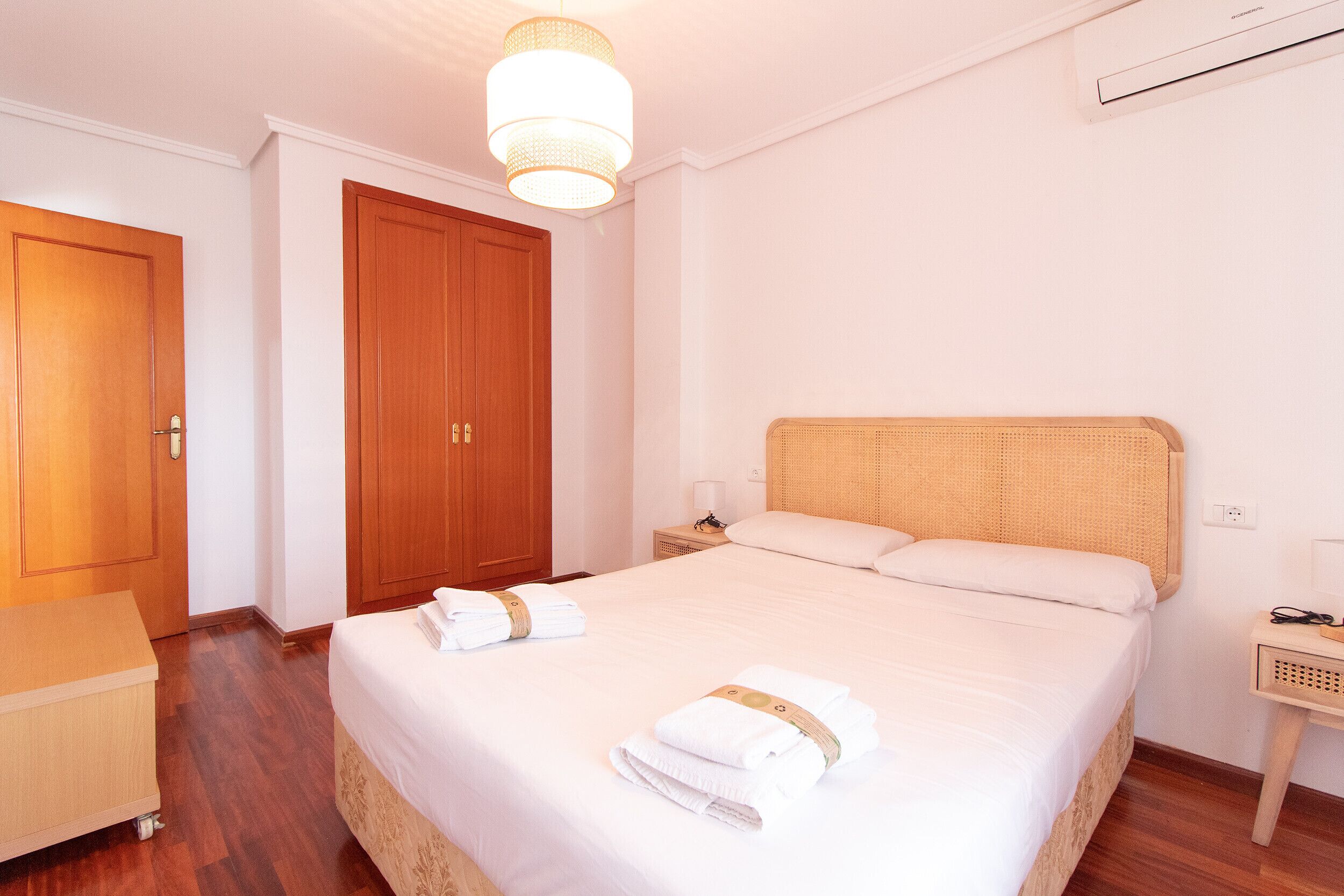 2 bedrooms, iron/ironing board, free WiFi, bed sheets