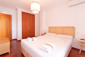 2 عدّة غرف نوم ومكواة/لوح كي وواي فاي مجانًا وملاءات أسرّة