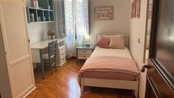 4 bedrooms, free WiFi, bed sheets