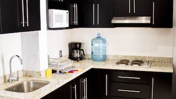 Superior Studio Suite | Private kitchen | Fridge, microwave, coffee/tea maker, blender