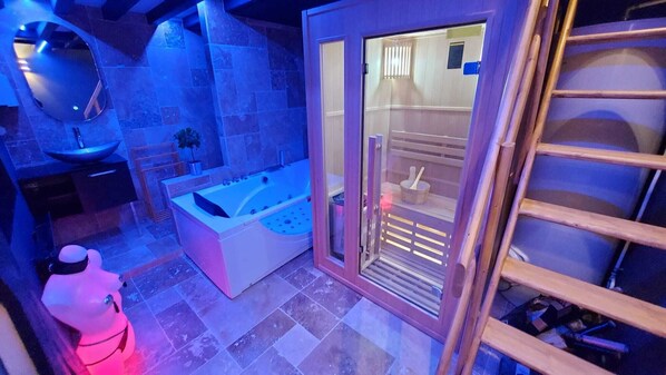 Whirlpool, Haartrockner, Handtücher, Seife