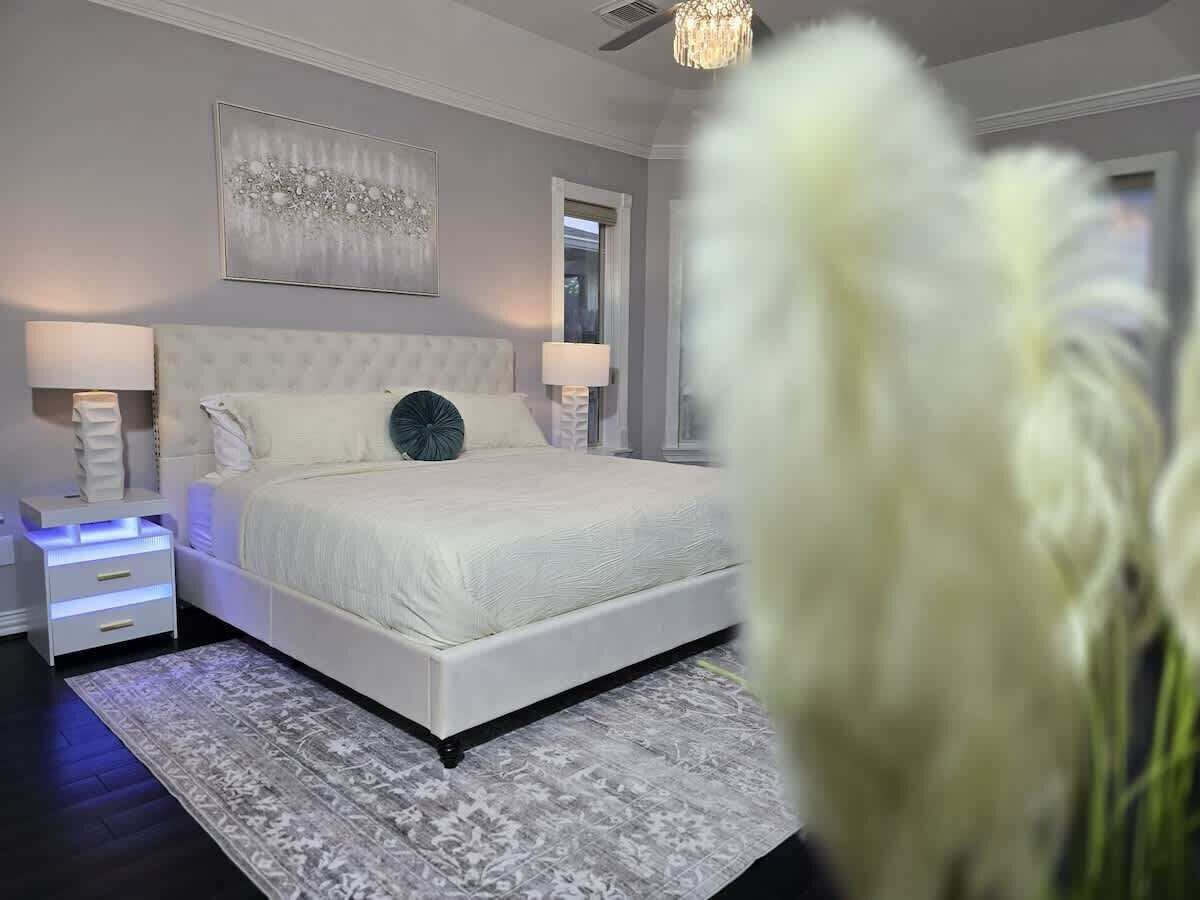 4 bedrooms, desk, iron/ironing board, WiFi