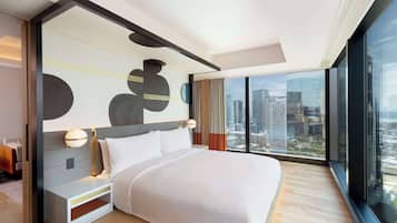 King Canopy Corner Suite | Premium bedding, down comforters, minibar, in-room safe