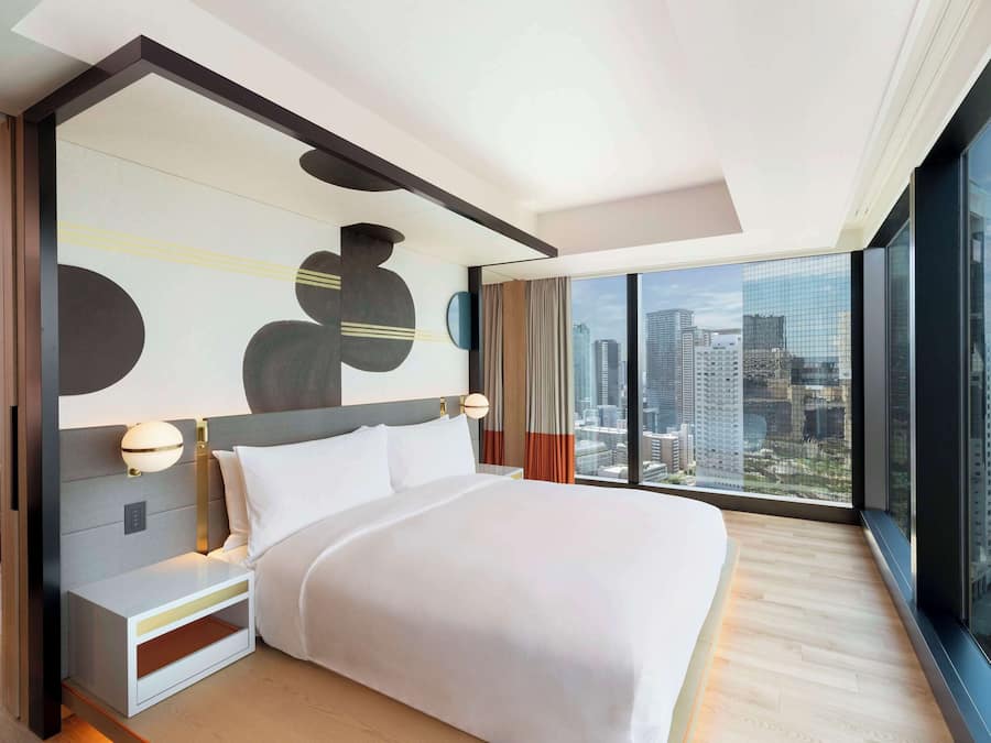 King Canopy Corner Suite | Premium bedding, down comforters, minibar, in-room safe