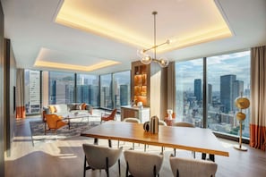 Suite presidencial, 1 cama de matrimonio grande | Ropa de cama de alta calidad, edredones de plumas, minibar y caja fuerte