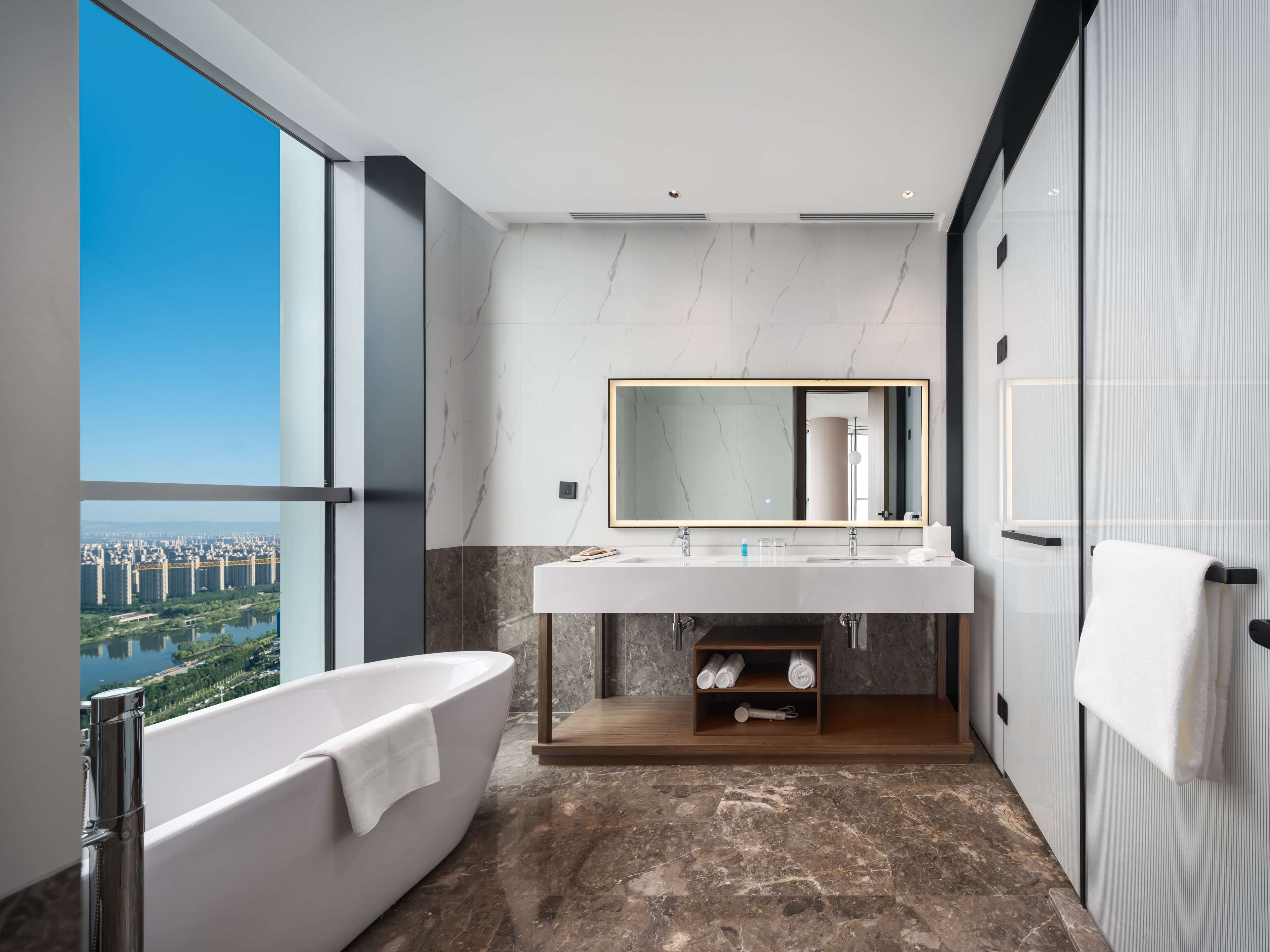 Deluxe Suite, 1 Katil Raja (King) | Bilik Mandi | Hulu semburan mandi hujan, kelengkapan dandanan diri berjenama 