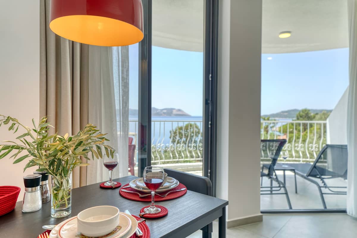 Superior Condo, Sea Facing