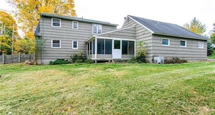 Dewitt 1st floor unit, close to Syracuse University, Hospitals, 2 bdrm