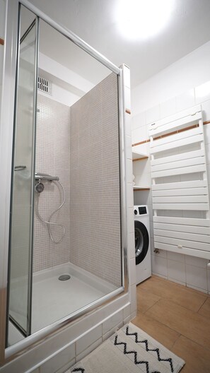 Shower, free toiletries, hair dryer, towels