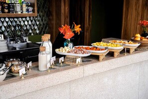 Free daily buffet breakfast 