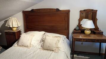 3 habitaciones, tabla de planchar con plancha, wifi y ropa de cama