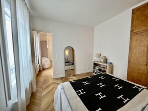 2 Schlafzimmer, BĂŒgeleisen/BĂŒgelbrett, WLAN, BettwĂ€sche