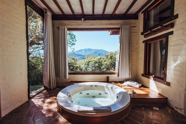 Cabana Da Floresta c/ Hidro | Banheira de hidromassagem