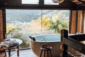 Bañera de hidromasaje privada