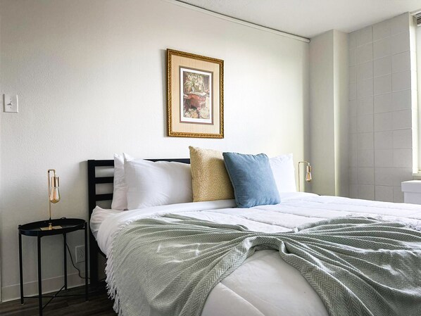 1 habitación, escritorio, wifi gratis y ropa de cama