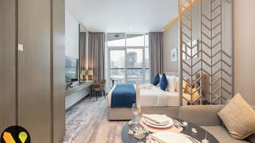 Grand Studio | 1 bedroom, iron/ironing board, free WiFi