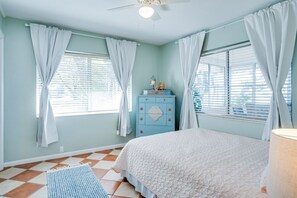 3 bedrooms, desk, iron/ironing board, free WiFi