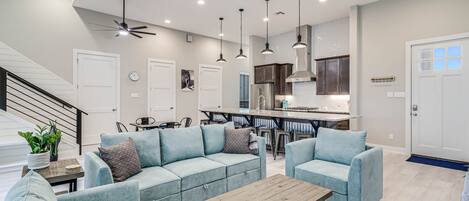 House (4 Bedrooms) | Front of property