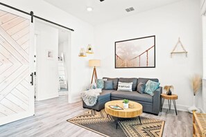 House (4 Bedrooms) | Exterior