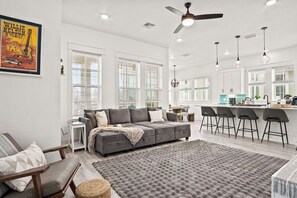 House (4 Bedrooms) | Exterior