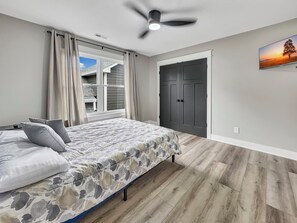 6 Schlafzimmer, Schreibtisch, Reisekinderbett, kostenloses WLAN