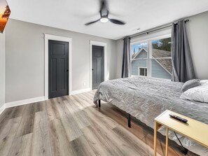 6 slaapkamers, een bureau, reisbedje, gratis wifi