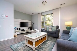 Smart TV, DVD player