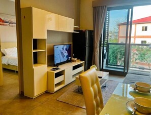 TV - unixx condo pattaya by moon
(Muang Pattaya)