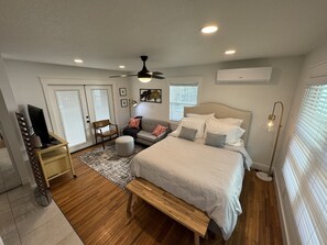 1 dormitorio, tabla de planchar con plancha, wifi y ropa de cama