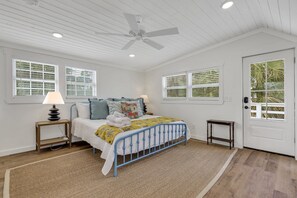 5 室のベッドルーム、デスク、旅行用ベビーベッド、WiFi (無料)