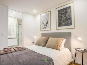 3 bedrooms, iron/ironing board, internet, bed sheets
