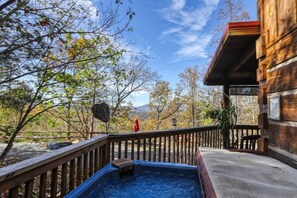 Bañera de hidromasaje al aire libre