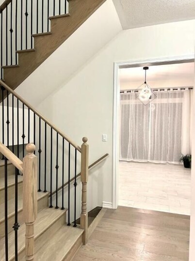 5 Beds Luxury Retreat at Wasaga Beach