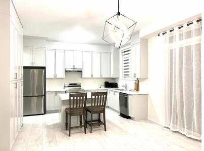 5 Beds Luxury Retreat at Wasaga Beach