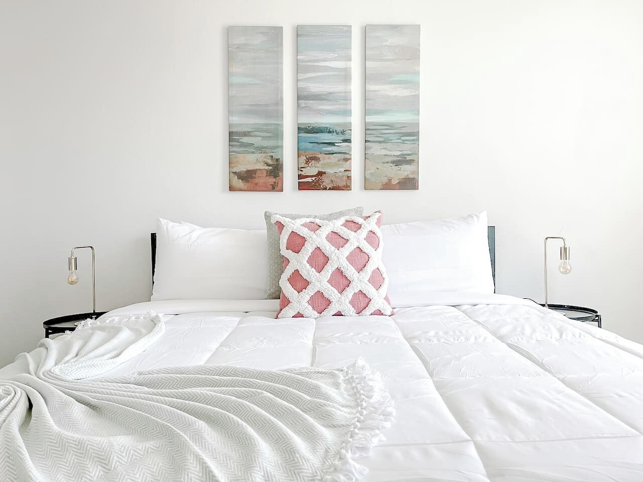 Bureau, fer et planche à repasser, Wi-Fi gratuit, draps fournis