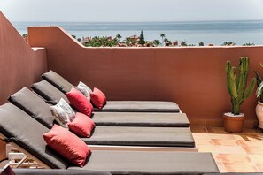 Property grounds - Luxury and spacious 3-bed Penthouse apartment in fabulous Gualdalmansa (Gualdalmansa)