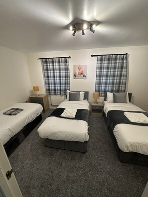 3 chambres, fer et planche à repasser, Wi-Fi gratuit, draps fournis