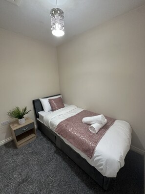 3 bedrooms, iron/ironing board, free WiFi, bed sheets