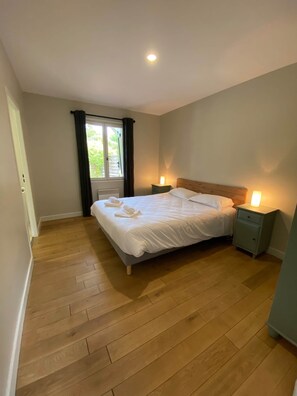 3 soverom, strykejern/-brett, reiseseng for barn og wi-fi (inkludert)