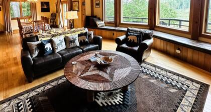 Pine Haven Retreat overlooking Whiteface-privacy, amenities & views. Sleeps 8-12
