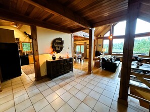 Smart-TV, Kamin, Videospiele, DVD-Player