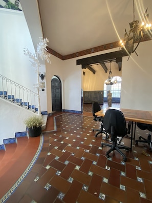 Unclassified image, 4 of 7, button